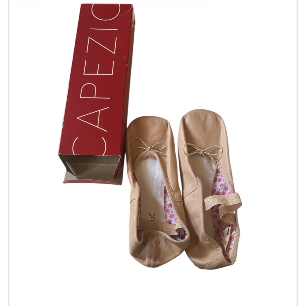 Capezio | 2015 Daisy 205 Ballet Shoes | US 8 M Sizing | Dainty Light Feet Boxed